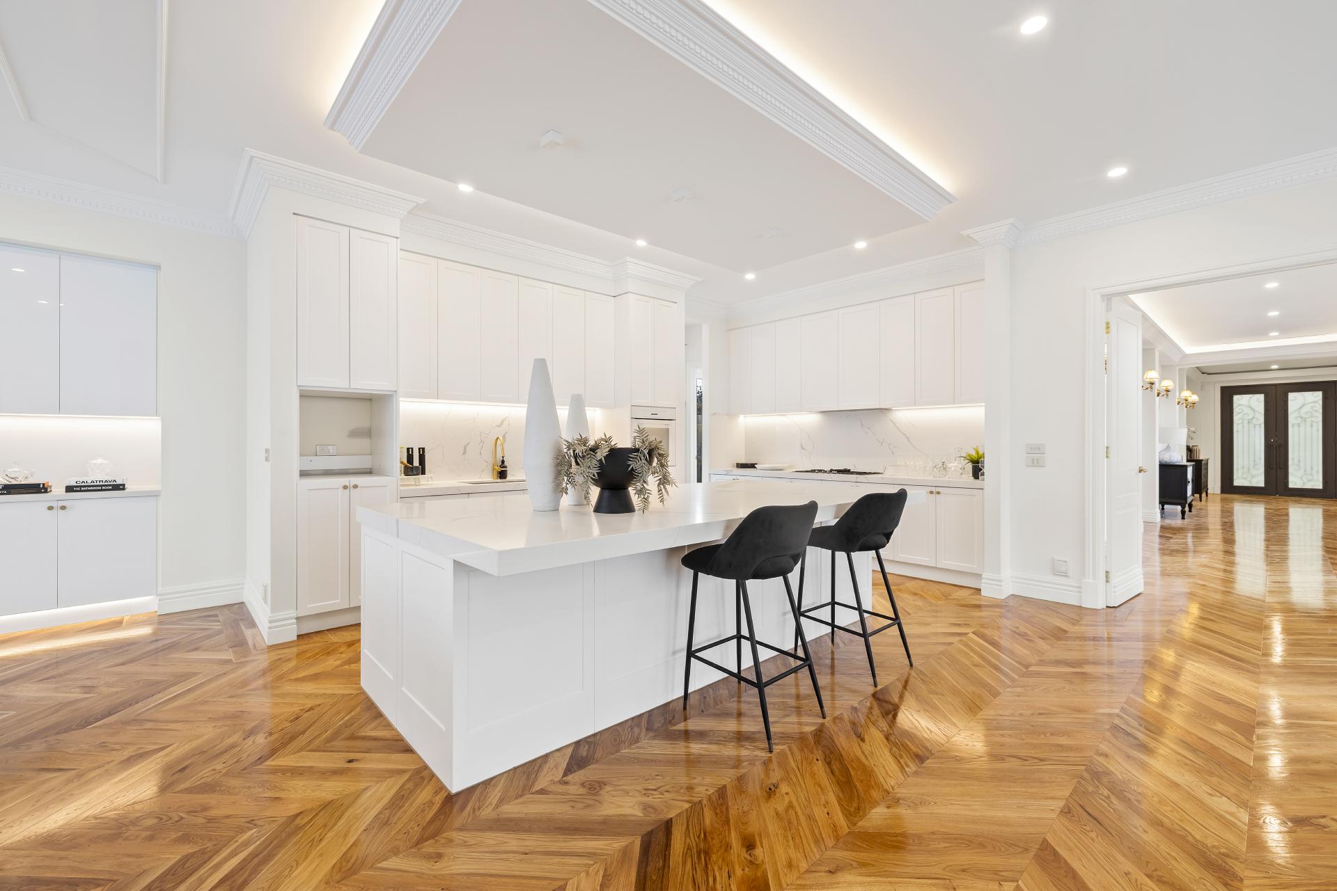 Gourmet Chef's Island Kitchen and Marble Splashback